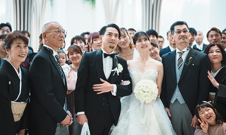 光と祝福が彩る、アートのような結婚式