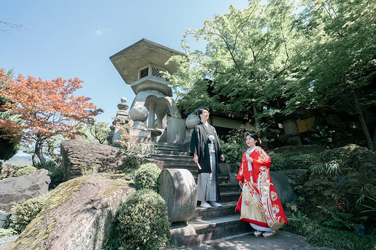 日本庭園で思い出の写真を。温かな家族結婚式 イメージ