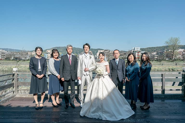 日本庭園で思い出の写真を。温かな家族結婚式 イメージ