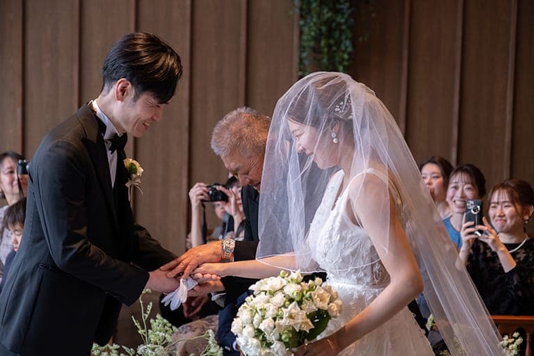 日本庭園で思い出の写真を。温かな家族結婚式 イメージ