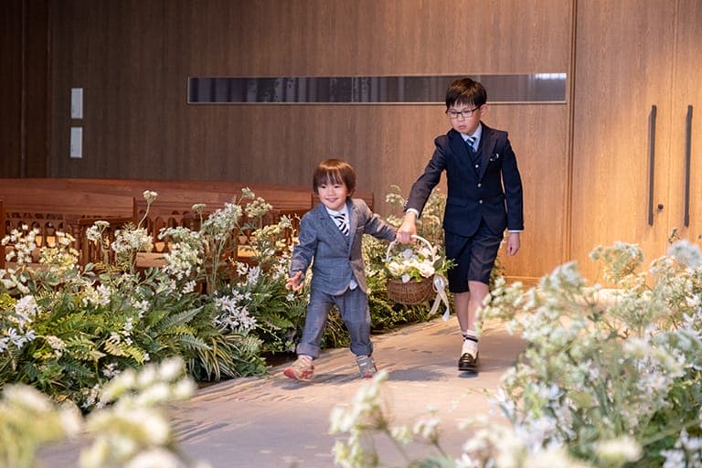 日本庭園で思い出の写真を。温かな家族結婚式 イメージ