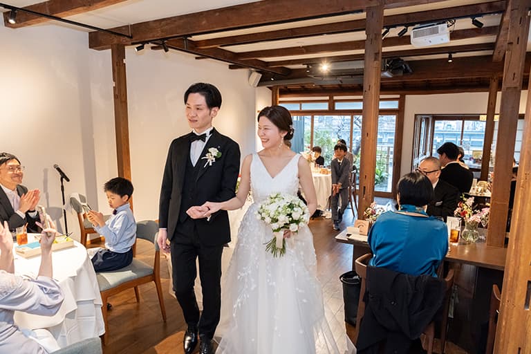 日本庭園で思い出の写真を。温かな家族結婚式 イメージ