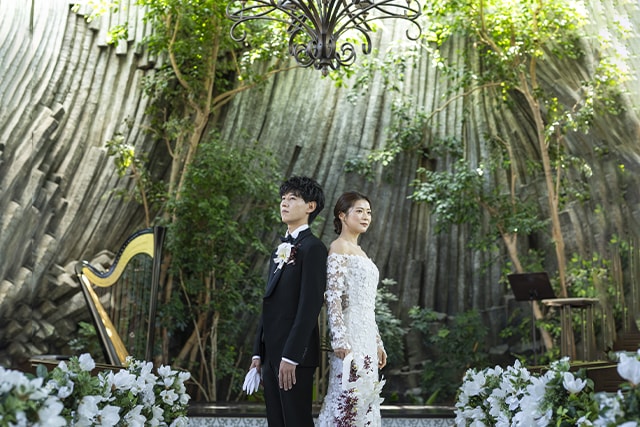 緑と陽光に包まれた洗練空間。ゲストと愉しむクラシカルウエディング　イメージ