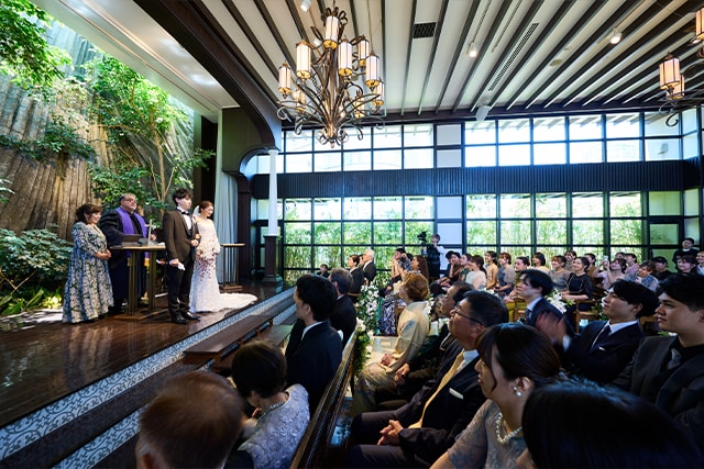 緑と陽光に包まれた洗練空間。ゲストと愉しむクラシカルウエディング　イメージ