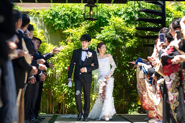 緑と陽光に包まれた洗練空間。ゲストと愉しむクラシカルウエディング　イメージ