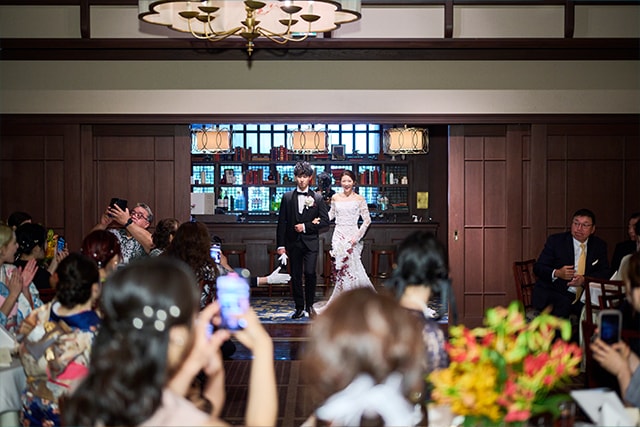 緑と陽光に包まれた洗練空間。ゲストと愉しむクラシカルウエディング　イメージ