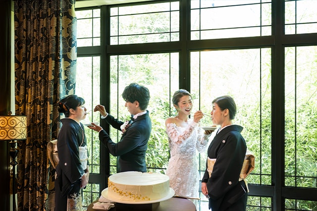 緑と陽光に包まれた洗練空間。ゲストと愉しむクラシカルウエディング　イメージ