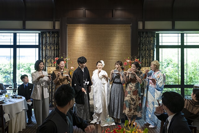 緑と陽光に包まれた洗練空間。ゲストと愉しむクラシカルウエディング　イメージ