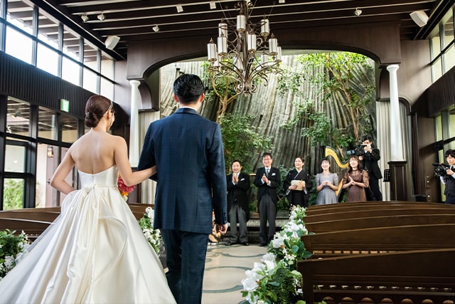 陽光と四季折々の自然に包まれた空間で、感謝の想いを伝えた心ふれあう結婚式　イメージ