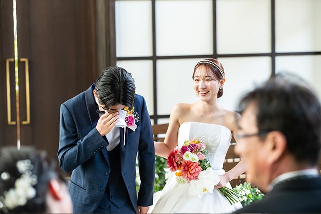 陽光と四季折々の自然に包まれた空間で、感謝の想いを伝えた心ふれあう結婚式　イメージ