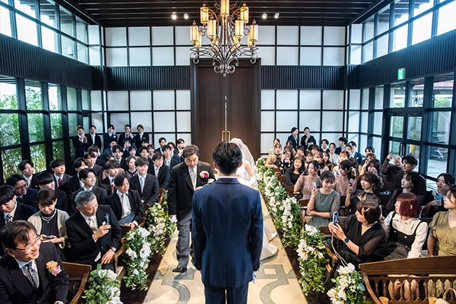 陽光と四季折々の自然に包まれた空間で、感謝の想いを伝えた心ふれあう結婚式　イメージ