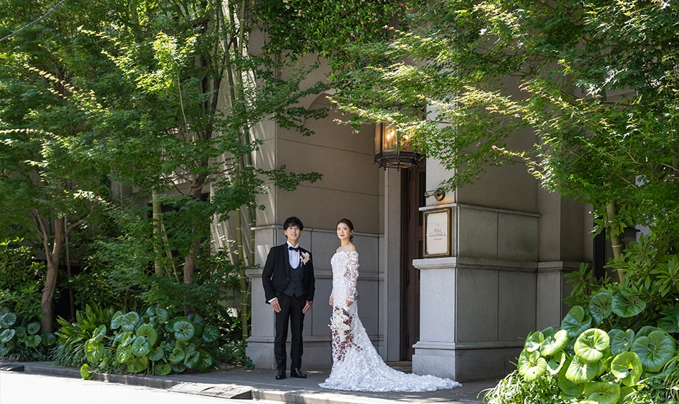 緑と陽光に包まれた洗練空間。ゲストと愉しむクラシカルウエディング