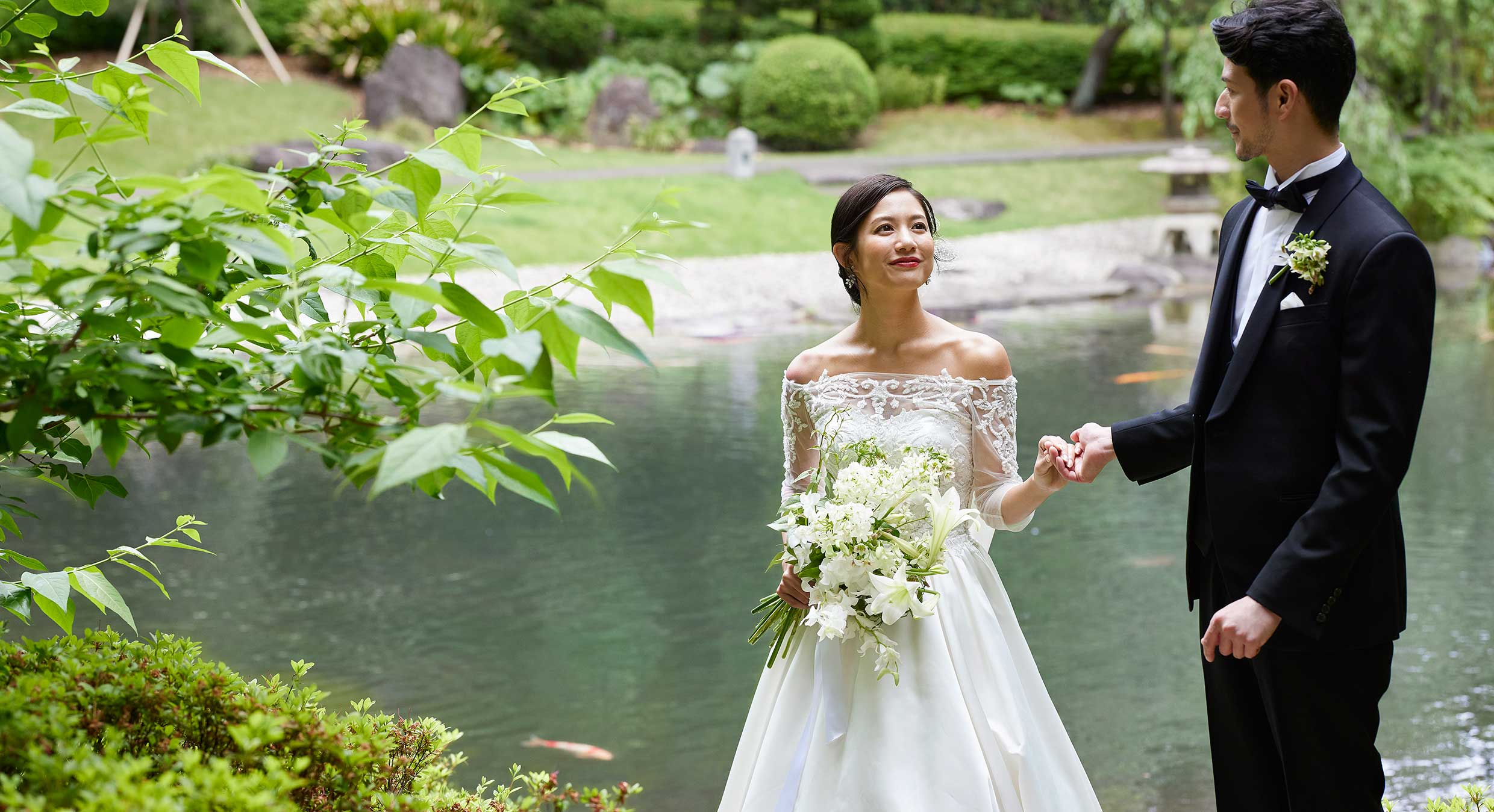 A modern Japanese wedding suited to both a wedding gown and traditional Japanese attire image