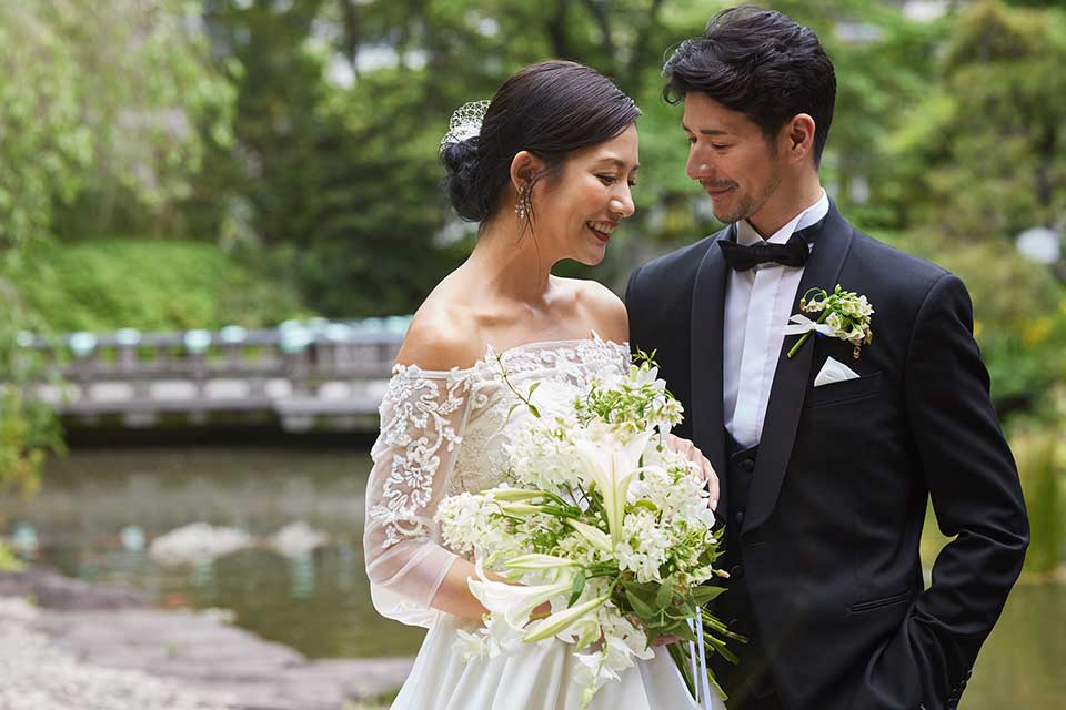 A modern Japanese wedding suited to both a wedding gown and traditional Japanese attire image