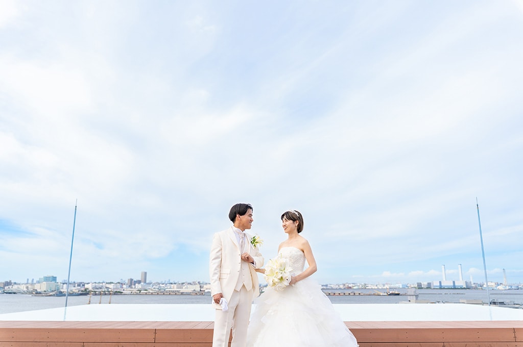 みなとみらいの海風を感じる、夏の上質リゾートウエディング　レポート