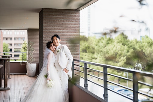みなとみらいで叶えた、海外リゾートのように自由な“家族だけ”の少人数ウエディング　レポート