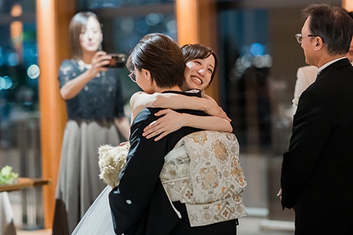 みなとみらいで叶えた、海外リゾートのように自由な“家族だけ”の少人数ウエディング　レポート