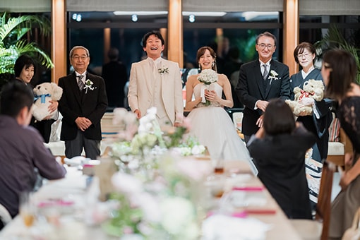 みなとみらいで叶えた、海外リゾートのように自由な“家族だけ”の少人数ウエディング　レポート