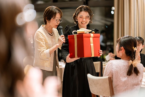 陽光と緑に包まれた上質空間で過ごす、みなとみらいの大人のガーデンパーティ　レポート