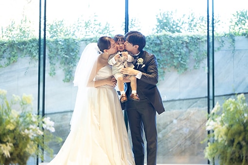 緑と海に包まれた、みなとみらいリゾートで感謝を伝える少人数ウエディング　レポート