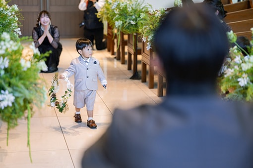 緑と海に包まれた、みなとみらいリゾートで感謝を伝える少人数ウエディング　レポート