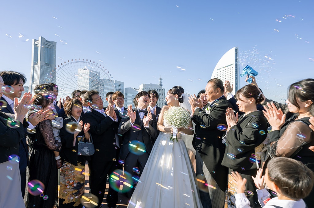 緑と海に包まれた、みなとみらいリゾートで感謝を伝える少人数ウエディング　レポート