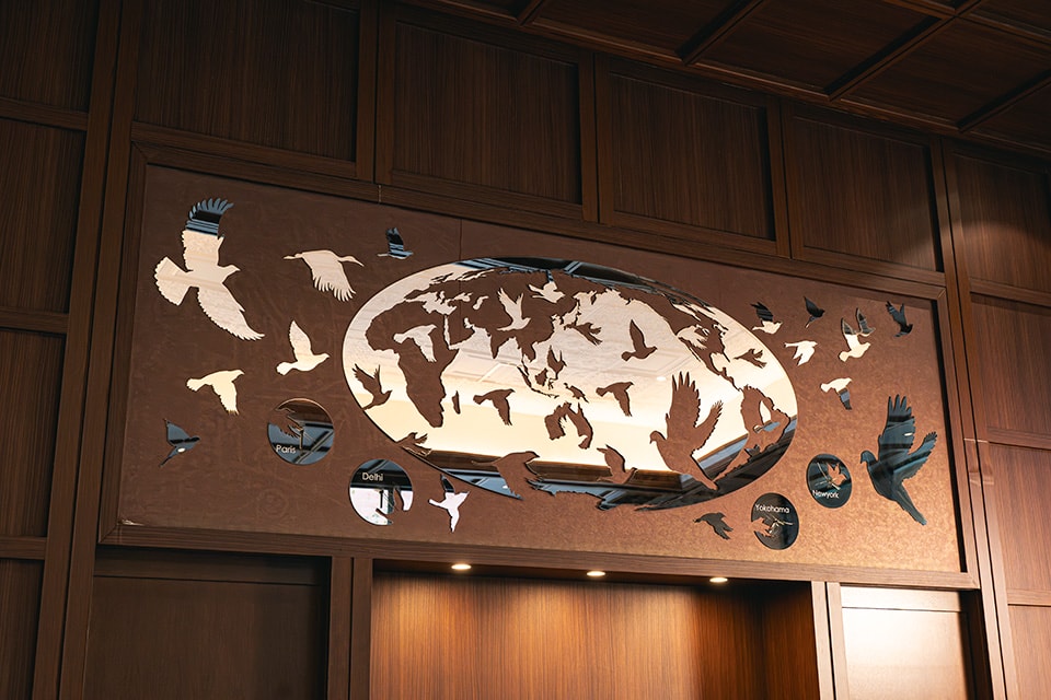 航海の記録を記す世界地図