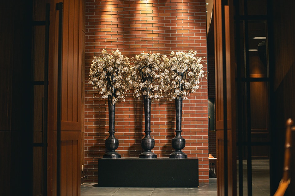 回廊のマグノリアの花